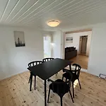 Lovely Two Story Rowhouse Apartman Odense