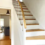 Lovely Two Story Rowhouse *