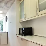 Lovely Two Story Rowhouse Apartman