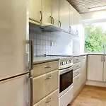 Lovely Two Story Rowhouse Apartman