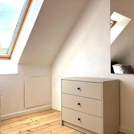 アパート Lovely Two Story Rowhouse *