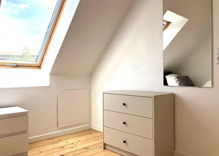 アパート Lovely Two Story Rowhouse *